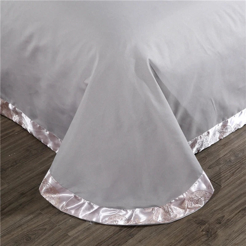 Four-piece jacquard bedding set in vibrant colours, made from durable polyester fibre