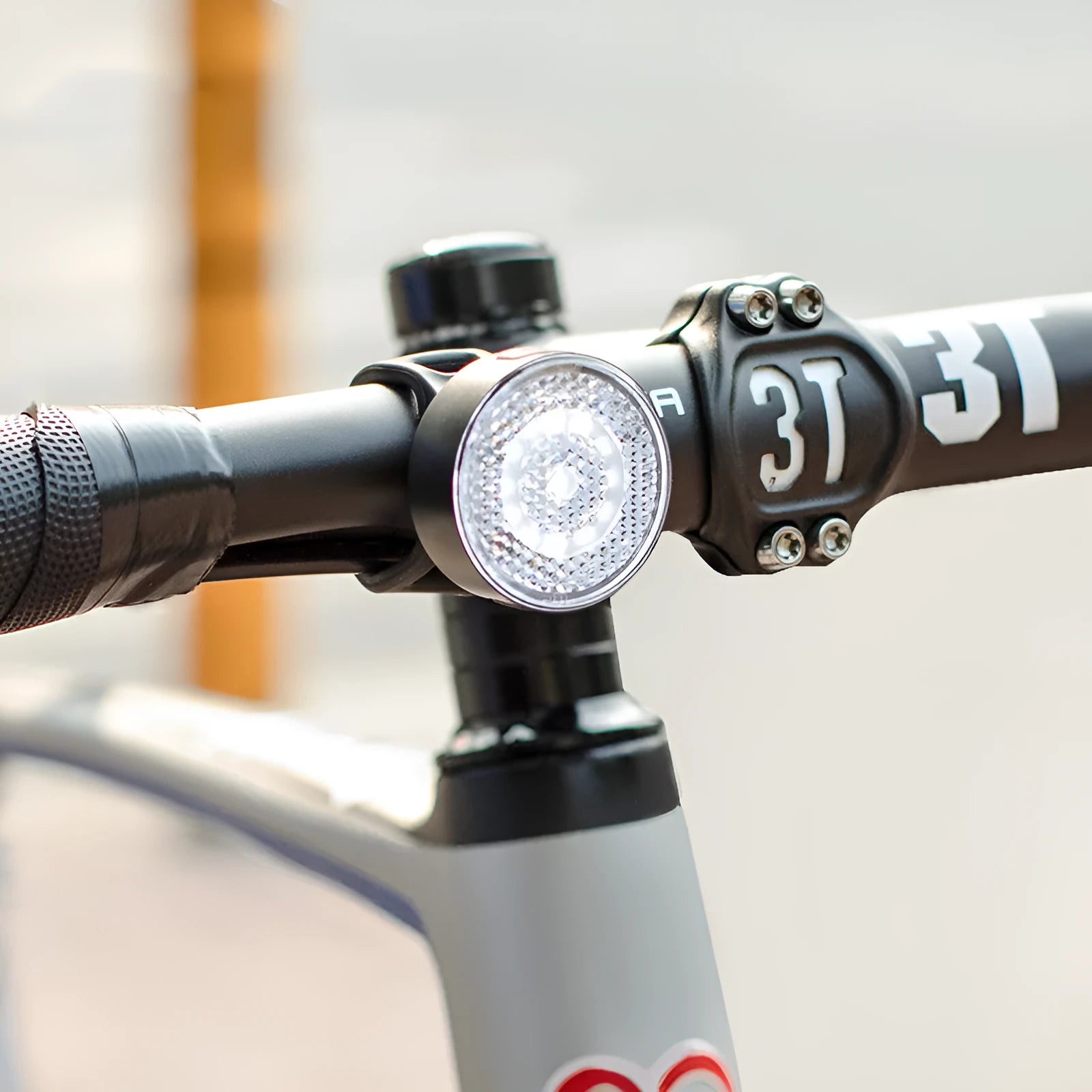 Gaciron W08F-20 bicycle LED headlight with motion sensor and USB rechargeable battery, 20 lumen, IPX6 waterproof