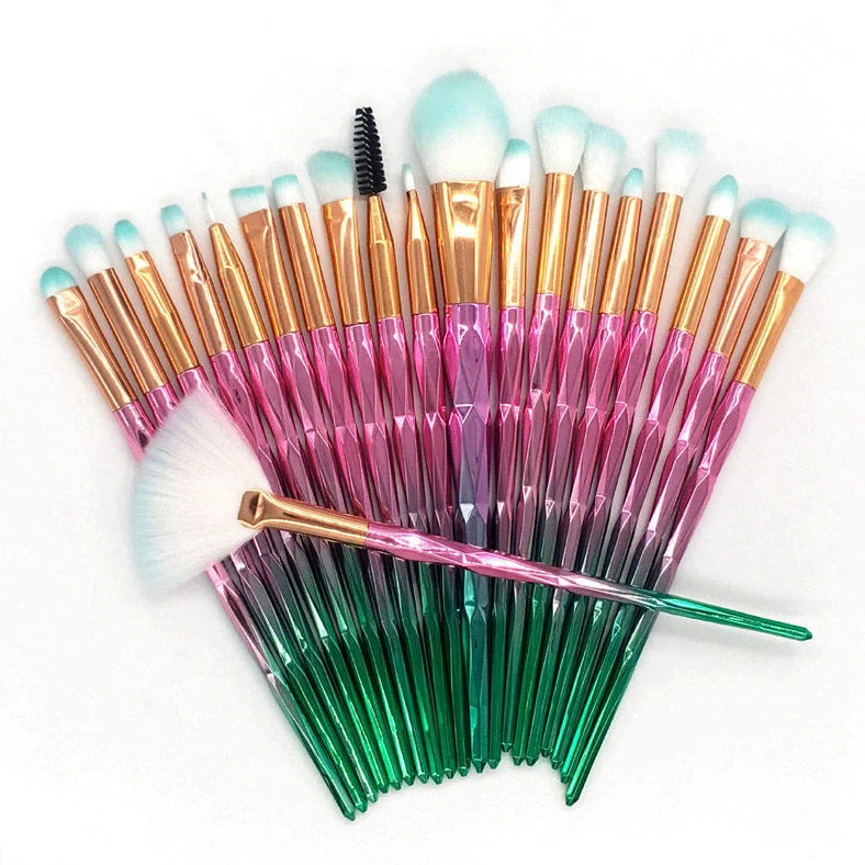 20 makeup brushes with artificial fibre bristles and 16cm plastic handles in organised set