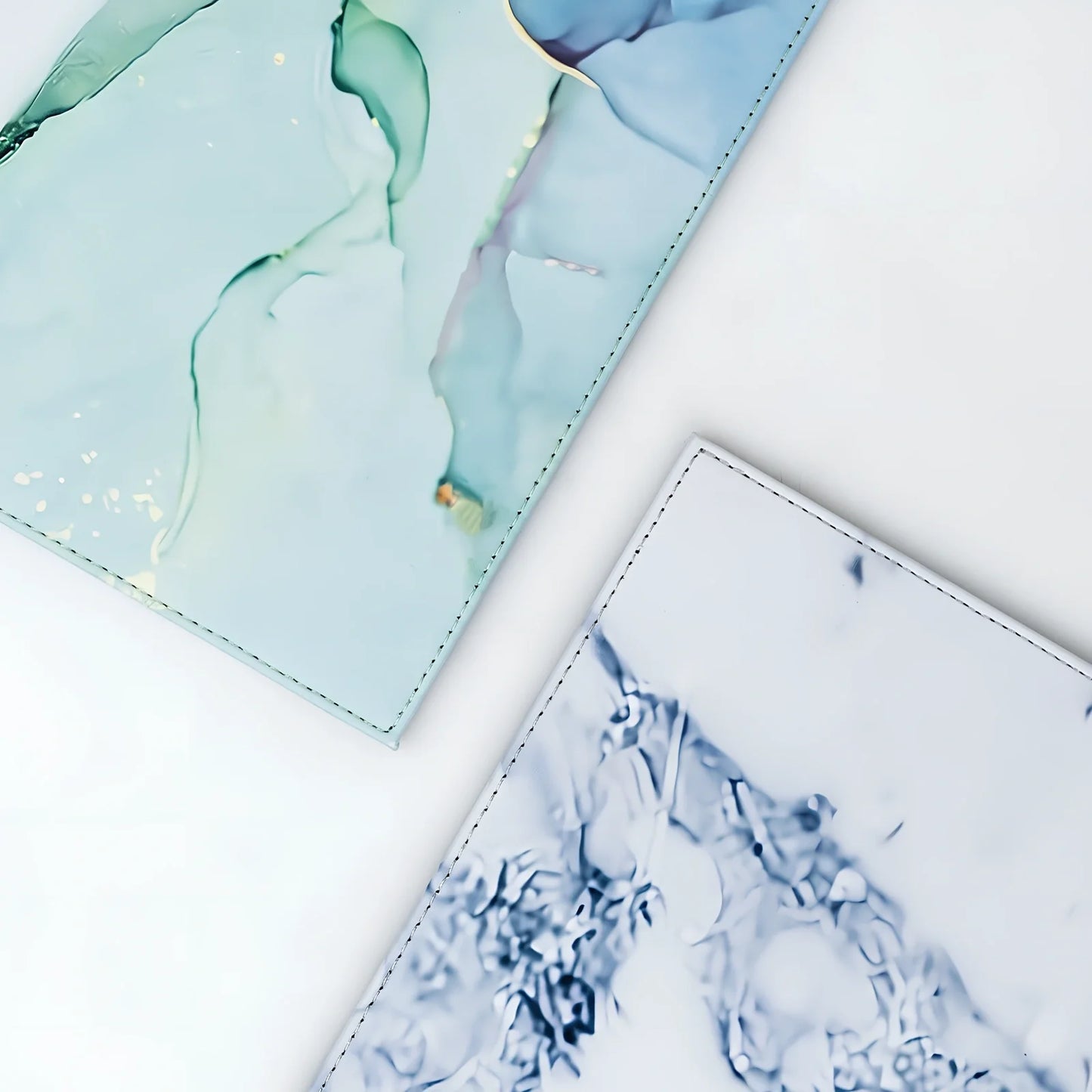 Black anti-radiation tablet pad, 35cm x 25cm with heat-insulating print and straps for 20-33cm devices