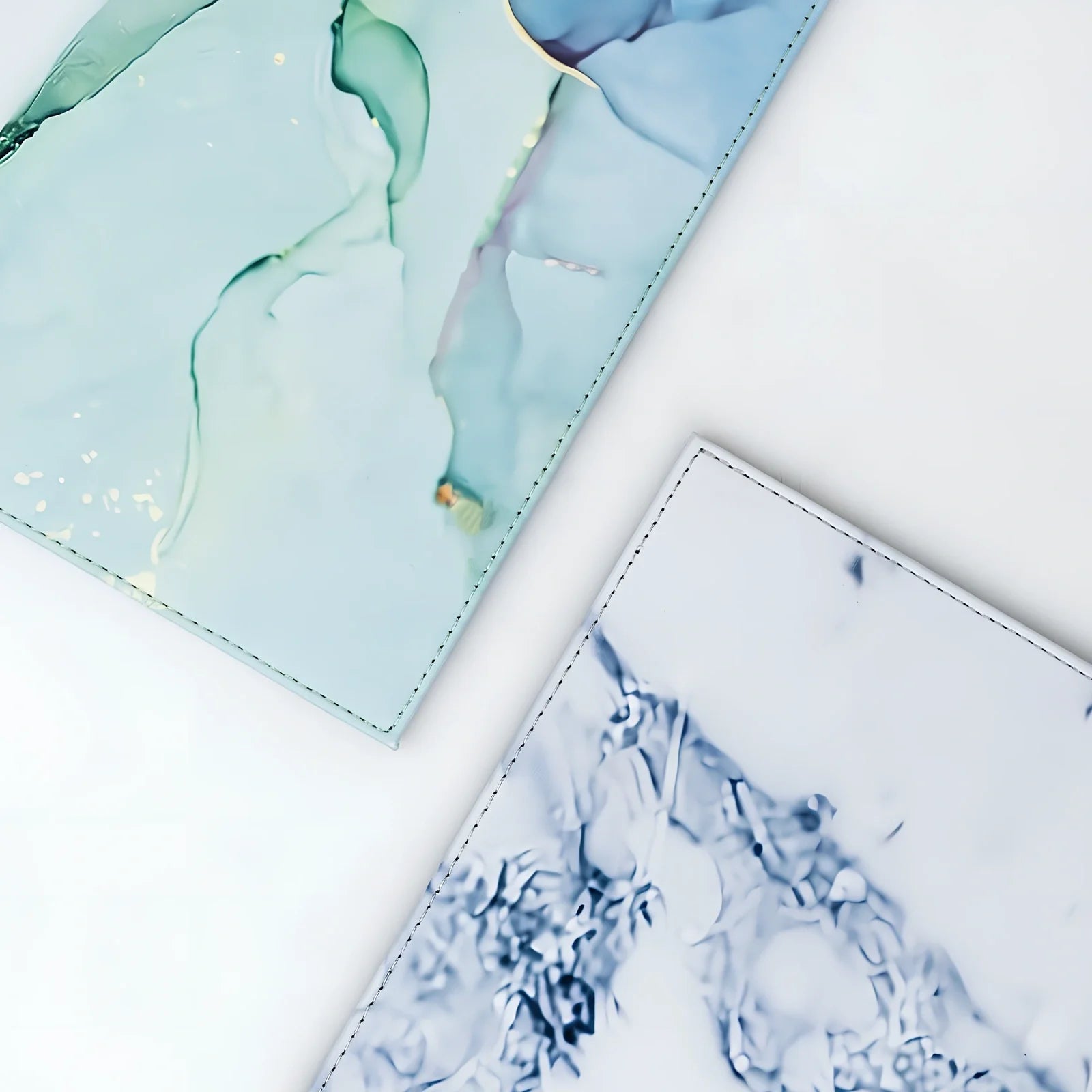 Black anti-radiation tablet pad, 35cm x 25cm with heat-insulating print and straps for 20-33cm devices