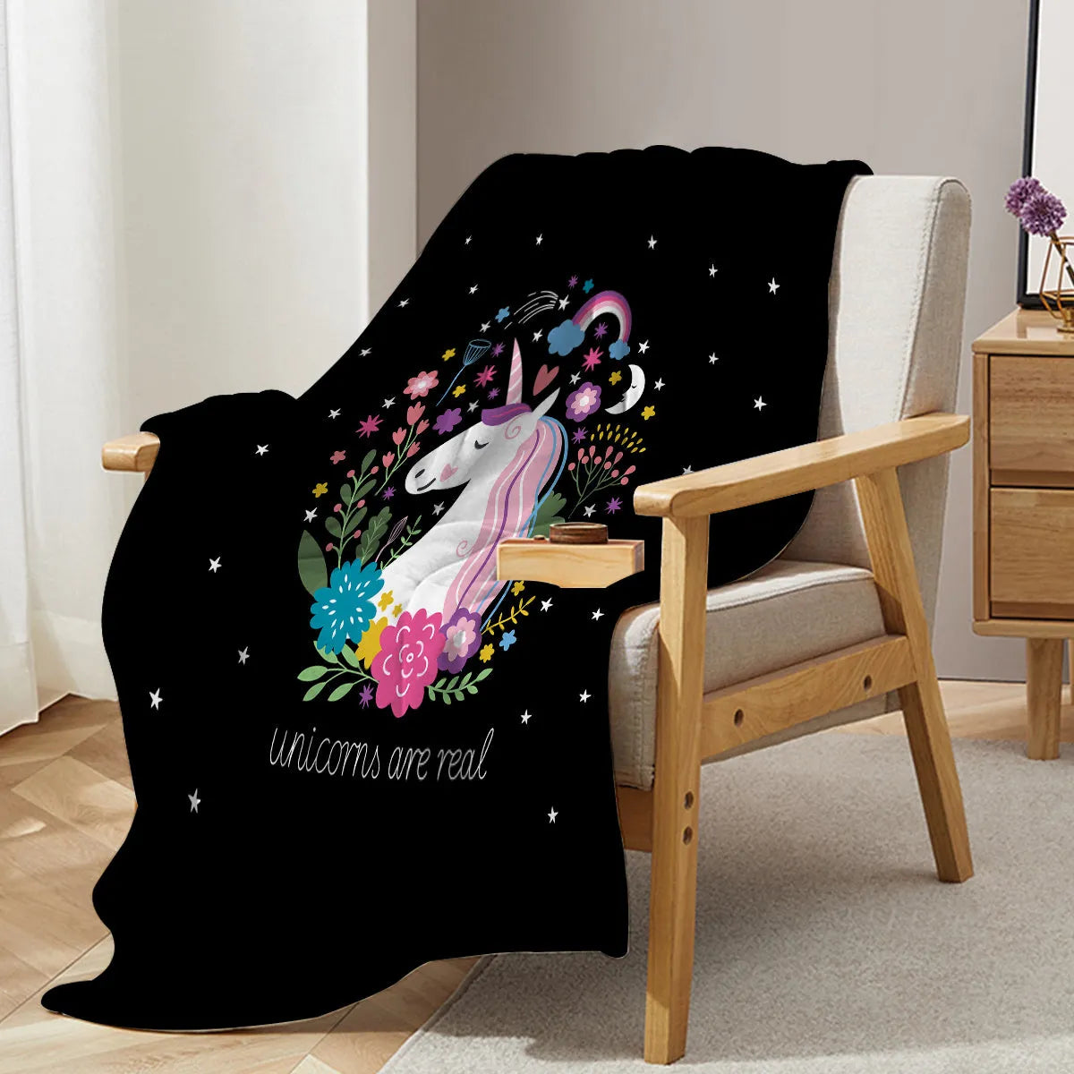 Soft flannel unicorn pattern blanket on black base, 75x100cm throw for sofa or outdoor use