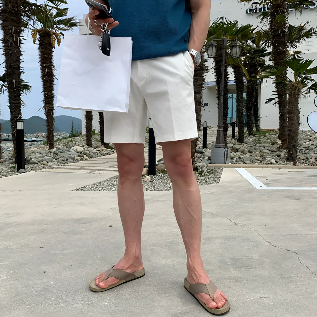 Men's straight-leg casual shorts in solid colour with loose fit for summer wear