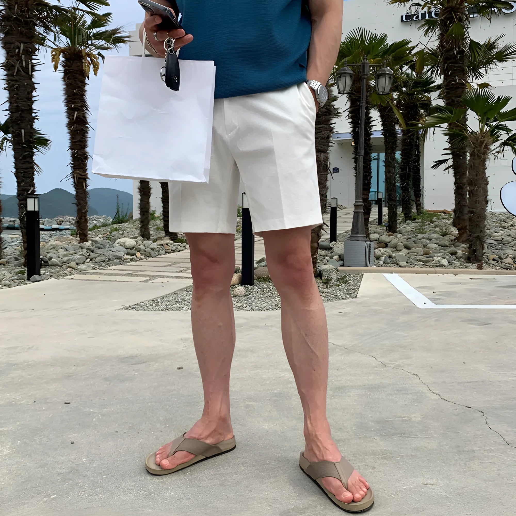 Men's straight-leg casual shorts in solid colour with loose fit for summer wear