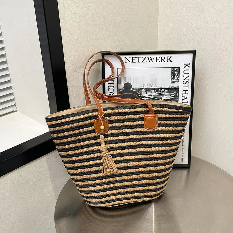 Woven large capacity women's tote bag in contrast colour with oval shape and zipper pocket