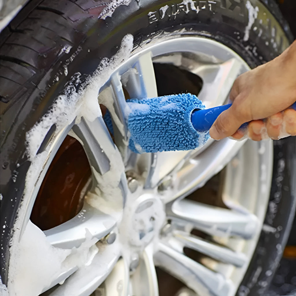 Long handle microfiber car wash brush for cleaning vehicle wheels and tyres in grey and blue