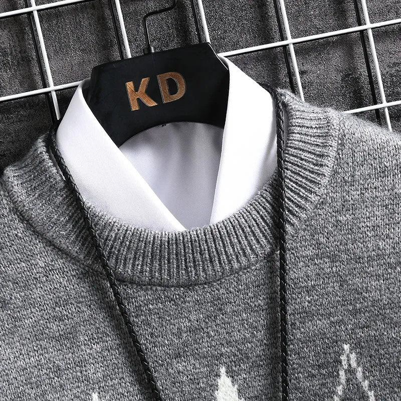Men's loose fit round neck plaid sweater in grey, long sleeves, geometric pattern