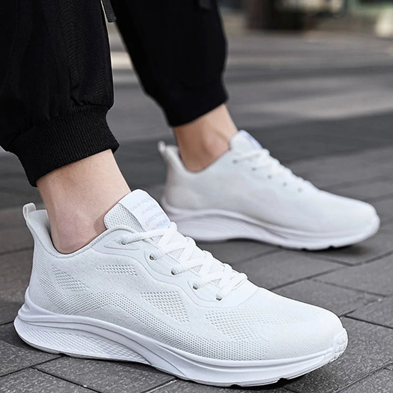 Men's lace-up running shoes with breathable mesh upper in various colours