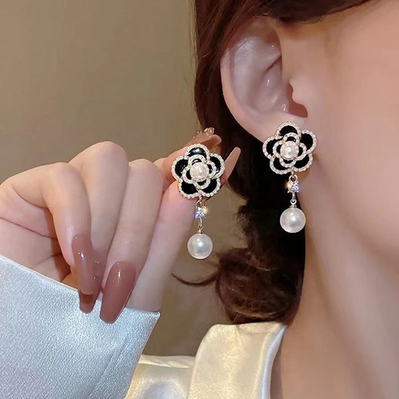 Women's Fashion Temperament Pearl Vintage Earrings in various colours