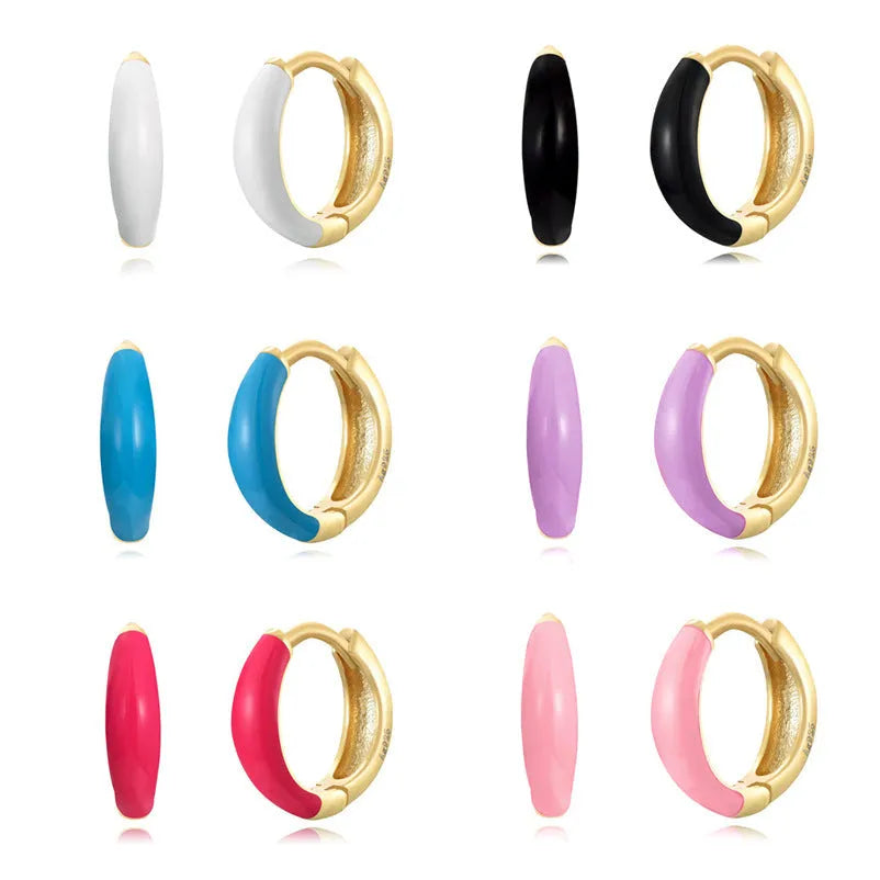 A pair of oval curved geometric epoxy earrings with a dripped oil finish in a choice of colours.