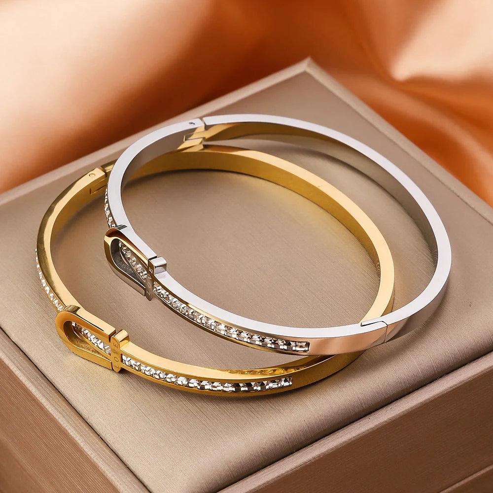 Gold-plated stainless steel bracelet with unique design for women