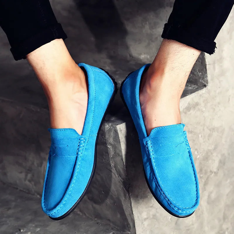 Men's British plus size casual shoes in suede leather with flat rubber sole and slip-on design