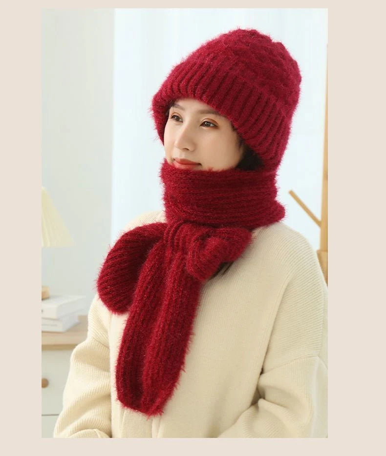 Women's fleece-lined knitted hat and scarf set in various colours for winter warmth
