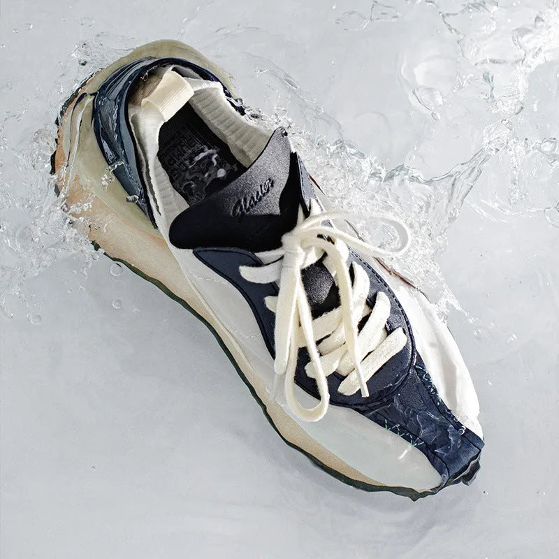 Men's retro casual running shoes with breathable upper, rubber sole, low heel, round toe, lace-up closure, in white and blue white