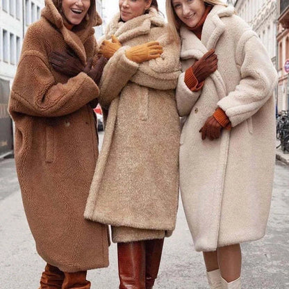 Women's lapel lamb fleece coat with faux fur lining and pockets for winter warmth