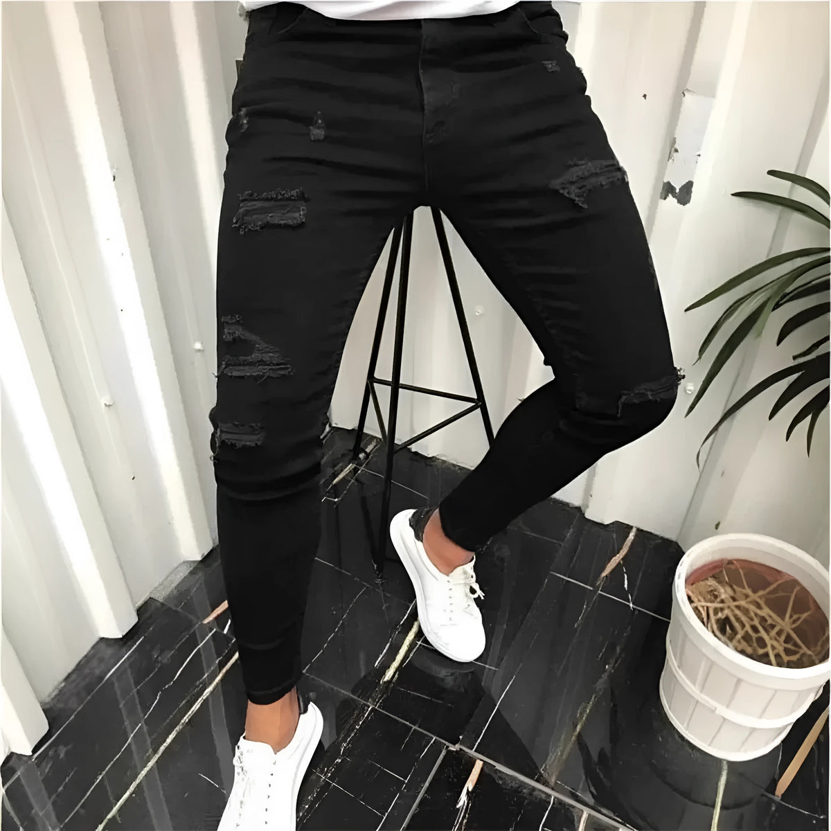 Tight ripped skinny solid colour men's denim trousers with mid waist and zipper fly