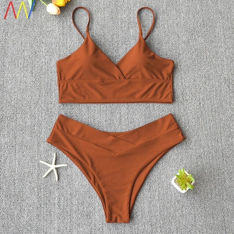 Women's two-piece swimsuit in rose red with polypropylene fibre fabric that resists chlorine