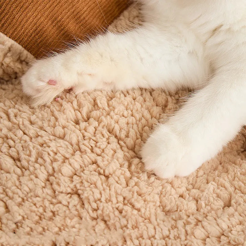 Four-season universal pet bed for dogs and cats in three different sizes