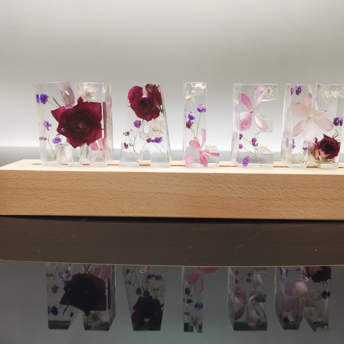White crystal epoxy night light with real dried flowers and personalised English alphabet letters