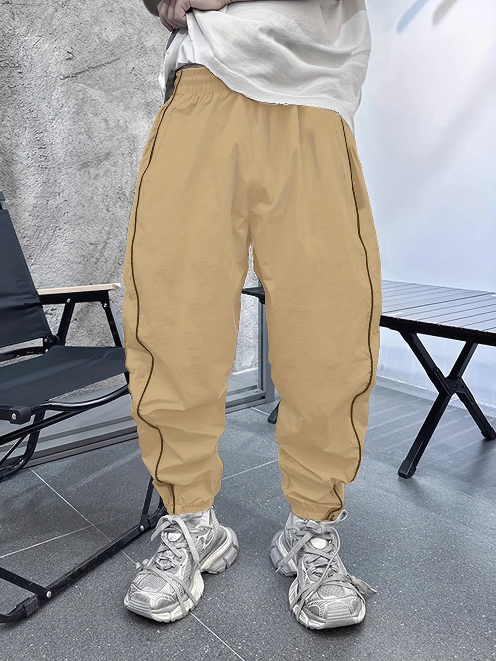 Men's loose fit cropped trousers in bamboo fibre, shown in army green colour.