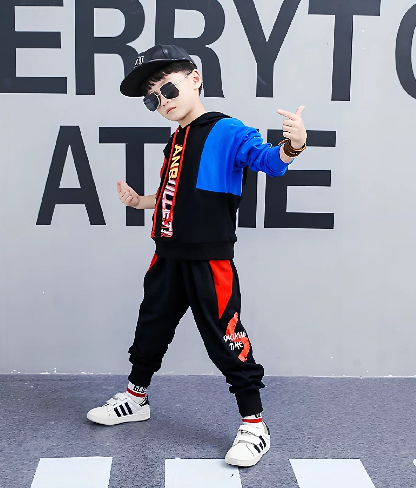 Boys' Korean-style two-piece spring suit in gules red or yellow, 95% cotton with long sleeves and fixed hood, sizes 110-180 yards for 100-170cm heights