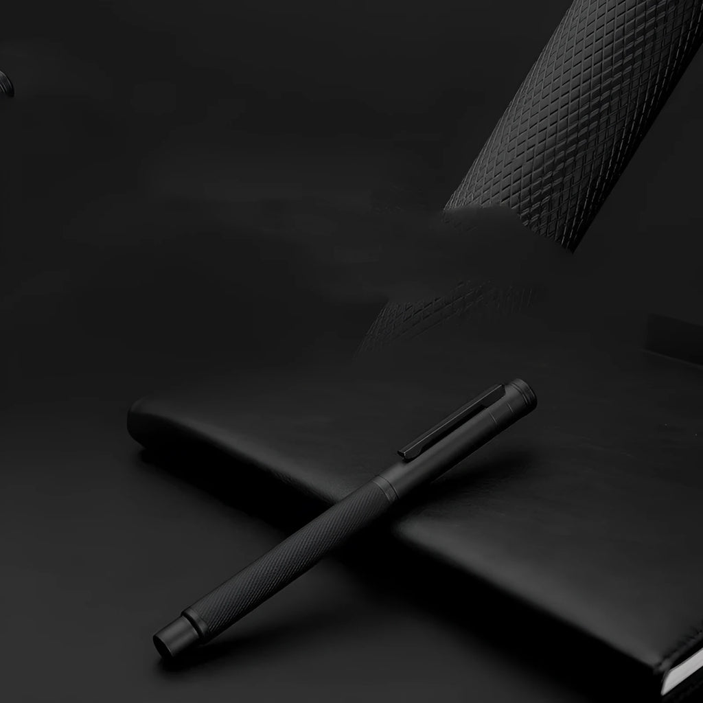 Metal fountain pen in gift box with titanium-plated iridium gold nib, rotary ink absorber, black body, 0.5mm nib