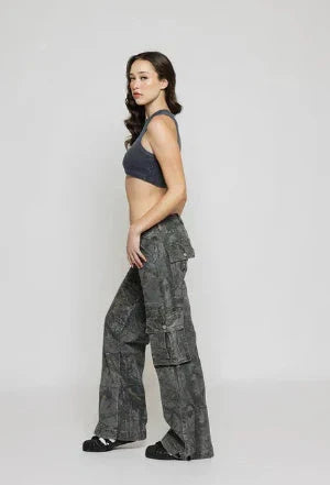 Women's casual camouflage cargo pants with multiple pockets for summer wear