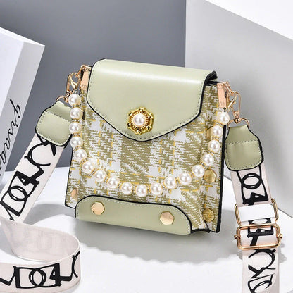 Stylish crossbody bag with pearl chain, made of durable PU leather and available in multiple colors