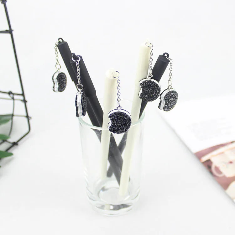 Cookies series pendant gel pen in black with 0.5mm tip and plastic case