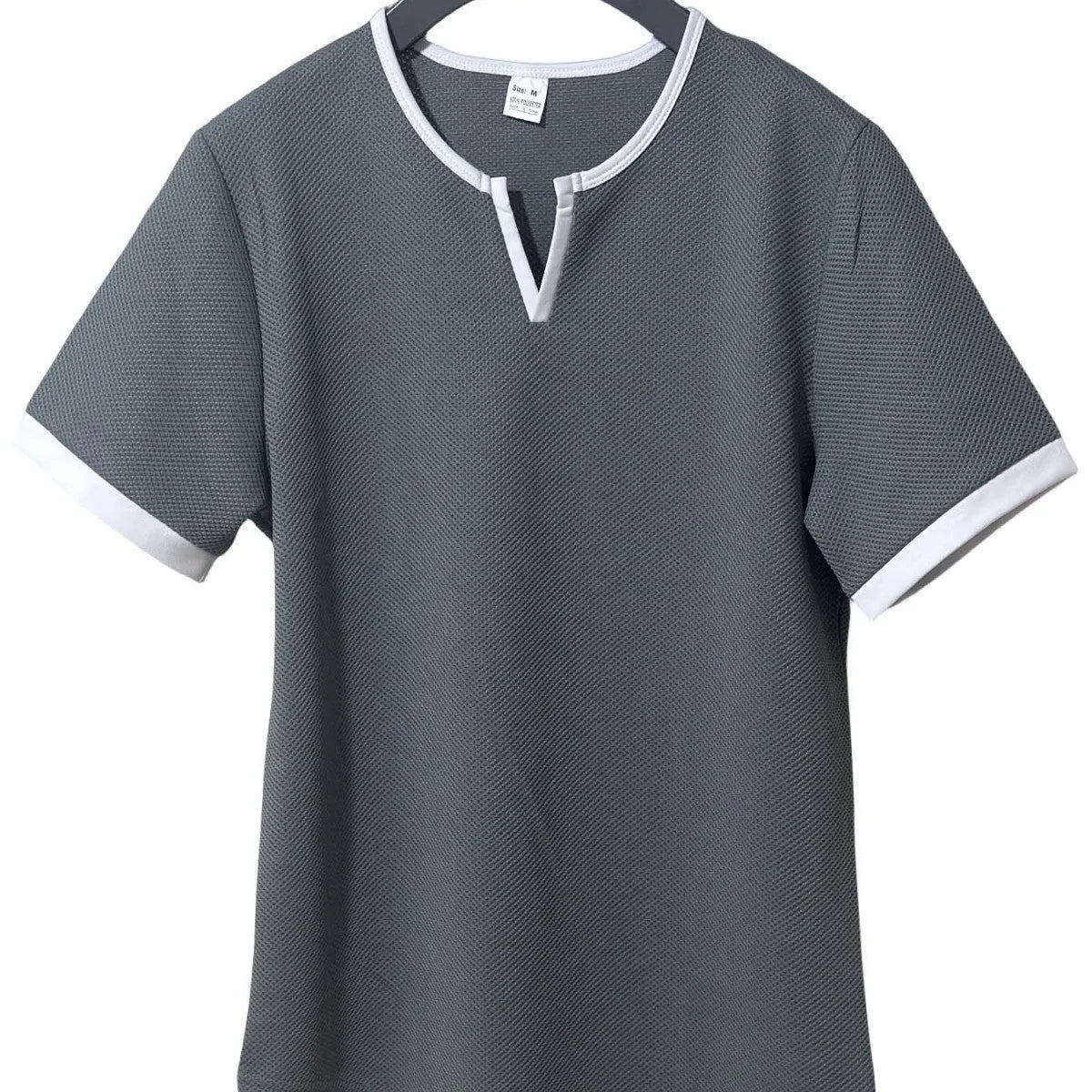 Colour-block V-neck sports t-shirt in waffle-knit polyester fabric on a hanger.