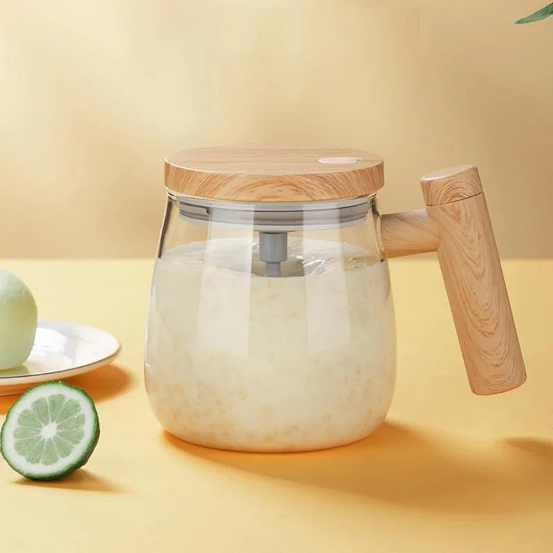 400ml automatic self-stirring coffee mug in borosilicate glass with electric mixing button.