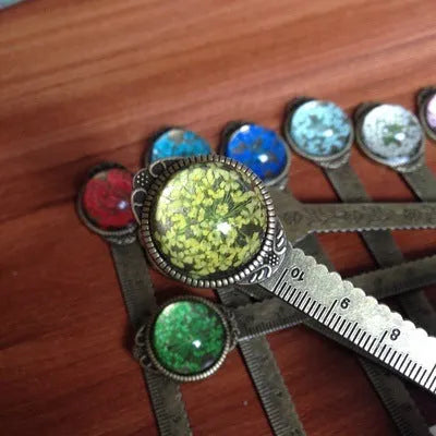 Handmade dry flower gypsophila bookmark measuring 12cm with preserved lace flowers, daffodils, and clover