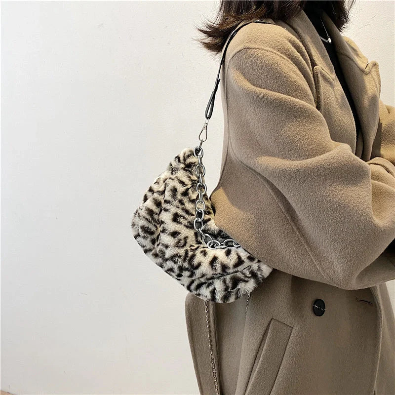 Leopard pattern plush shoulder bag with adjustable chain strap and velvet texture