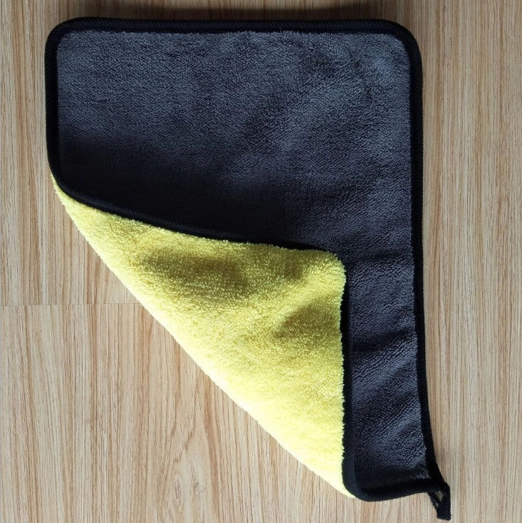 Two-colour double-sided car cleaning towel for scratch-free wash