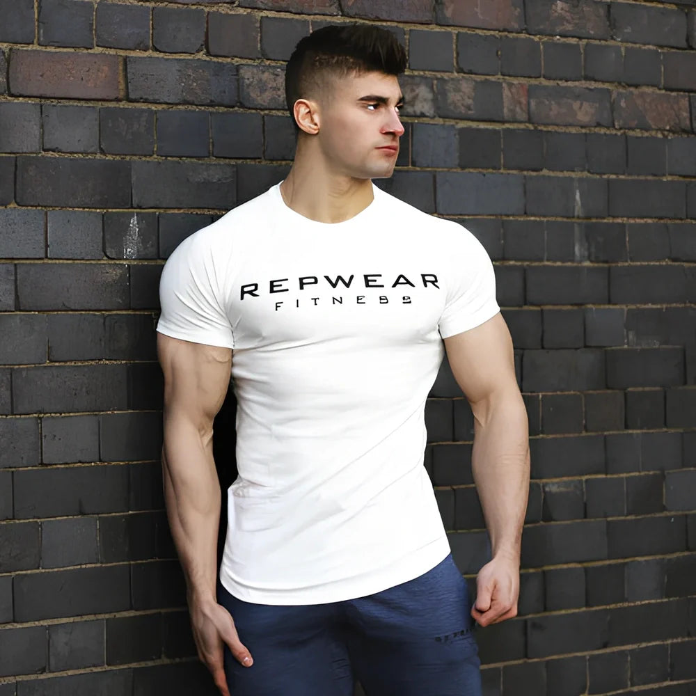 Slim-fit quick-drying stretch short-sleeve t-shirt in black with embossed letter prints, round neck, sizes M-XXL