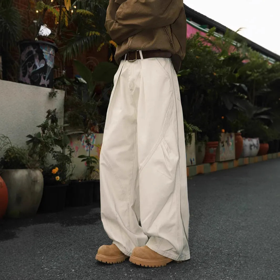 Men's pleated straight-leg trousers in a loose fit, shown in apricot colour with striped pattern.