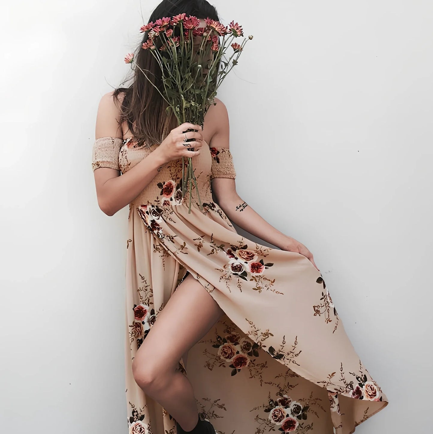 Women's boho off-shoulder summer dress in stretch fabric with beach-ready design