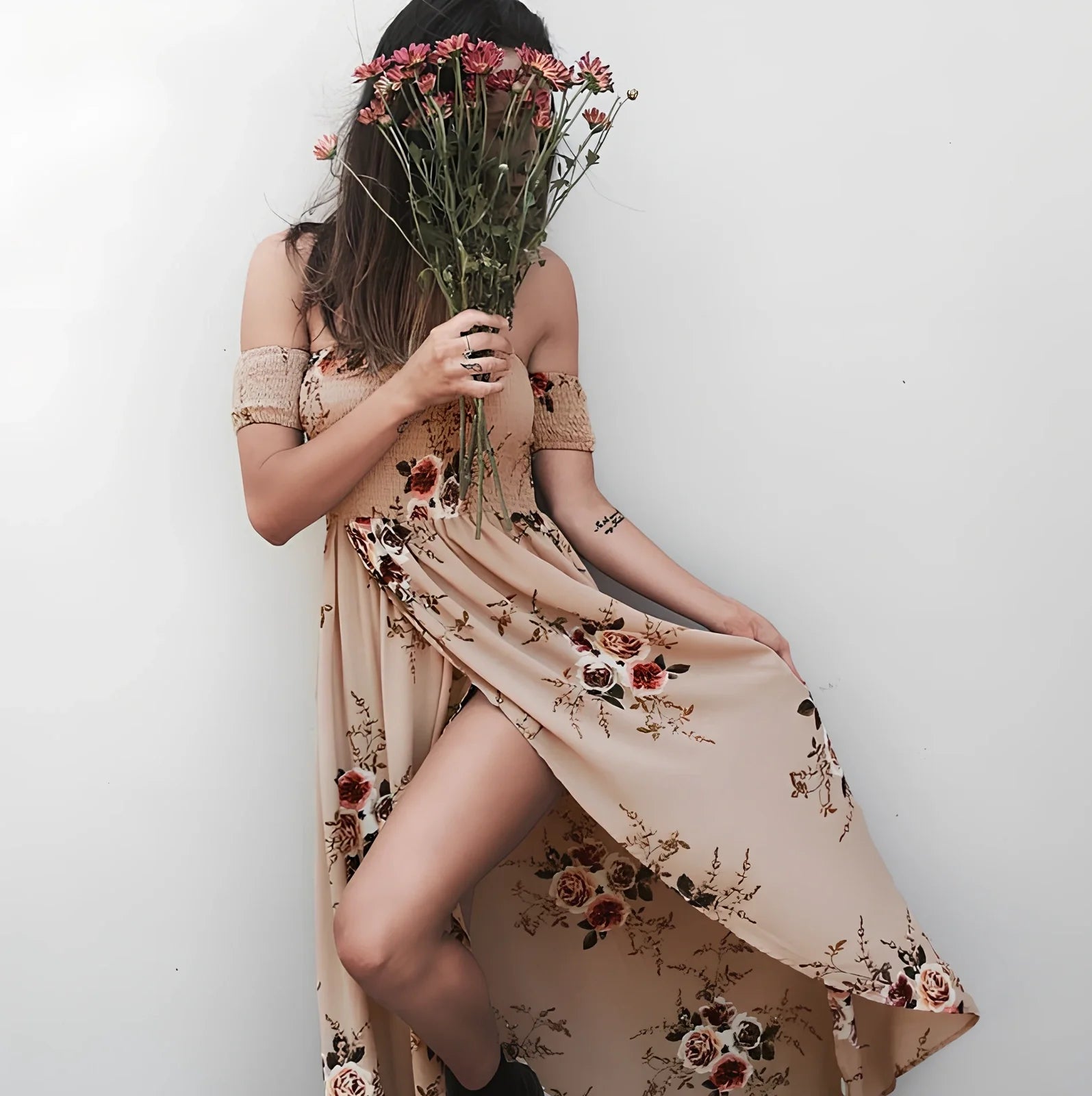 Women's boho off-shoulder summer dress in stretch fabric with beach-ready design