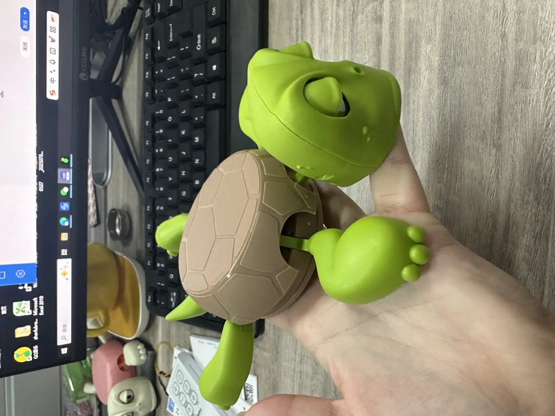 ABS plastic turtle-shaped coaster for heat insulation in a choice of four colours.