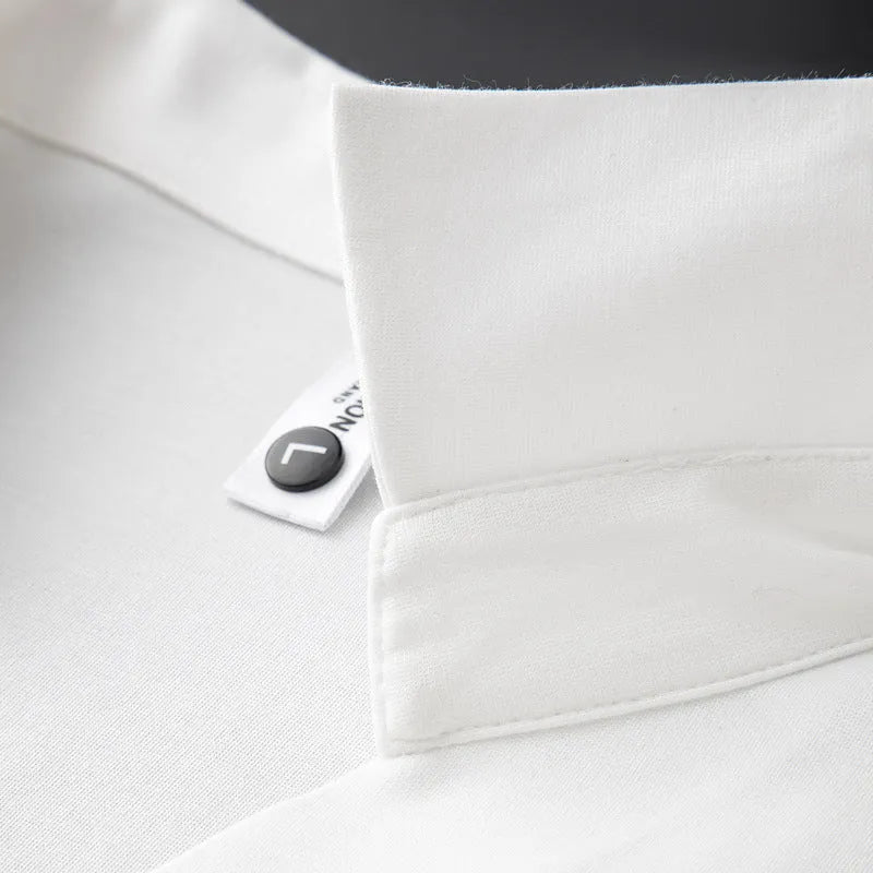 Men's lapel collar polo t-shirt in cotton blend fabric showing slim fit cut