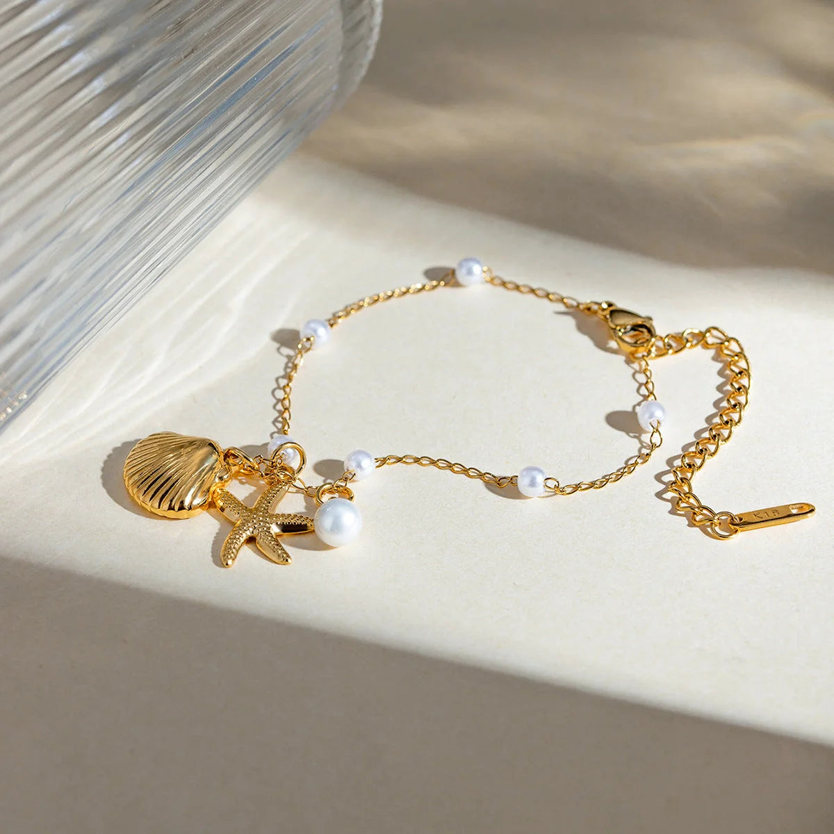 18K gold-plated stainless steel bracelet with pearl chain and shell starfish pendant