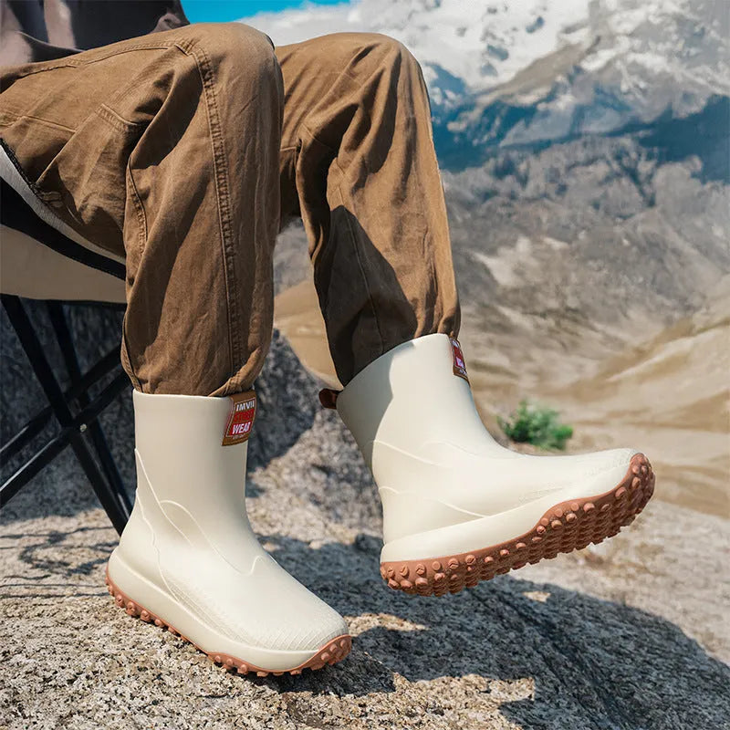 Men's PVC rain boots in four colours with plastic non-slip sole and mid-low tube design