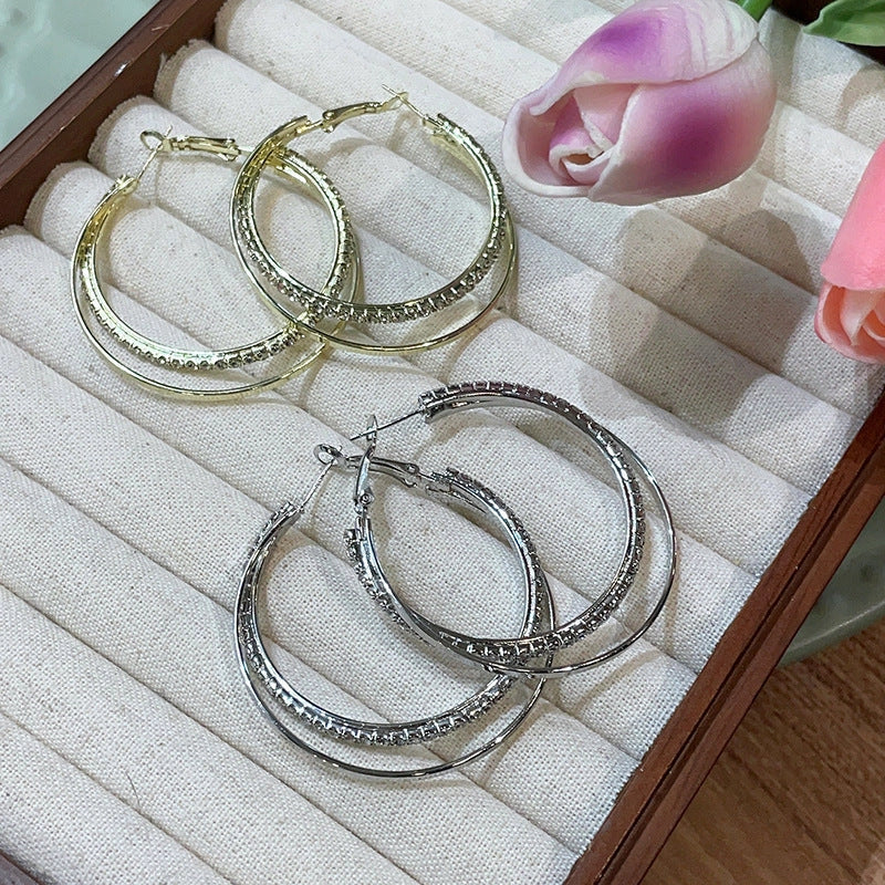 Geometric alloy earrings and bracelet set in gold and silver, modern design jewellery