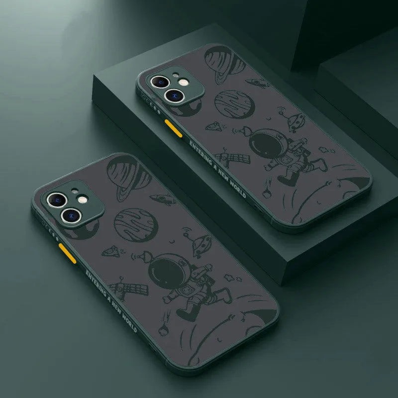 Graffiti astronaut TPU phone case for iPhone 13 – back cover in black colour