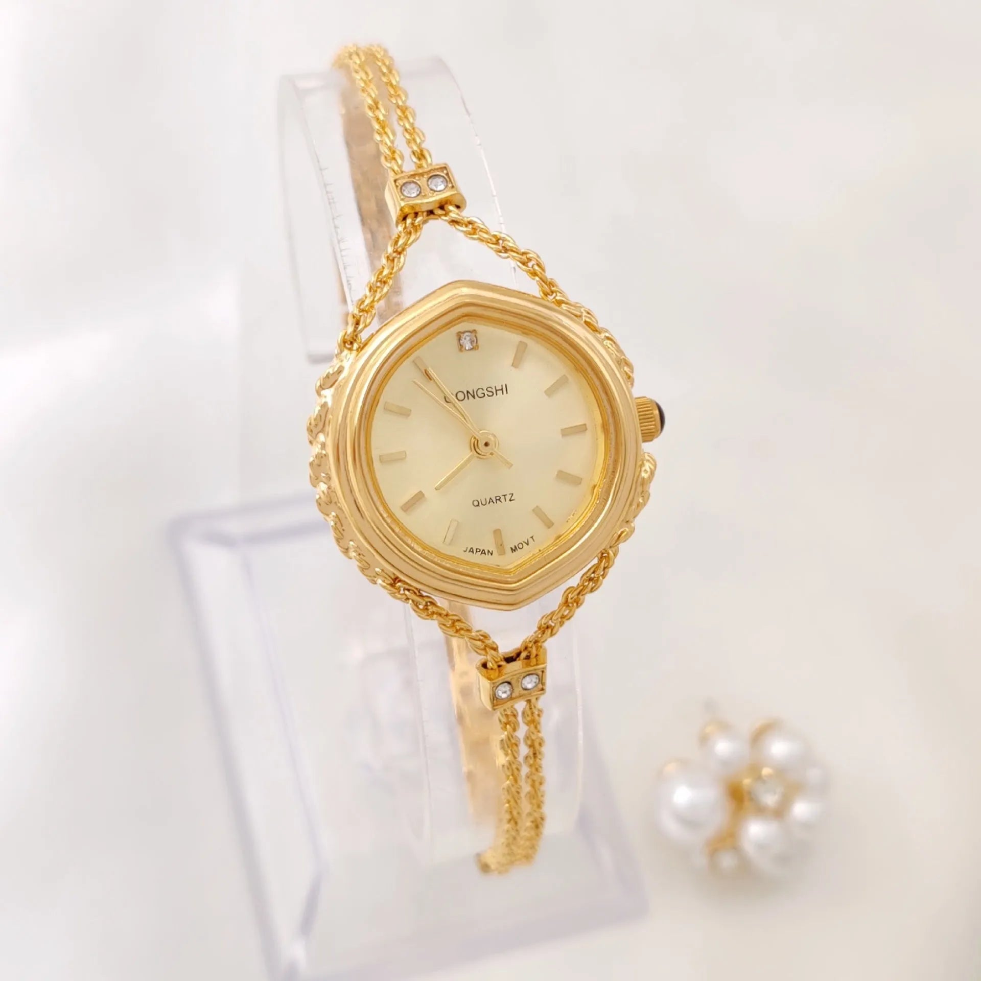 Women's Mori style quartz watch with 25mm dial, 7mm thickness, and chain strap in gold or silver