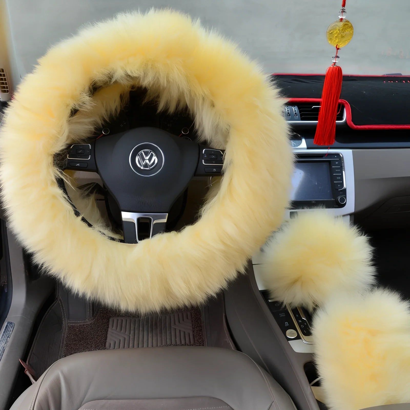Three-piece wool steering wheel cover showing universal 38cm diameter fit with wool-cashmere blend material