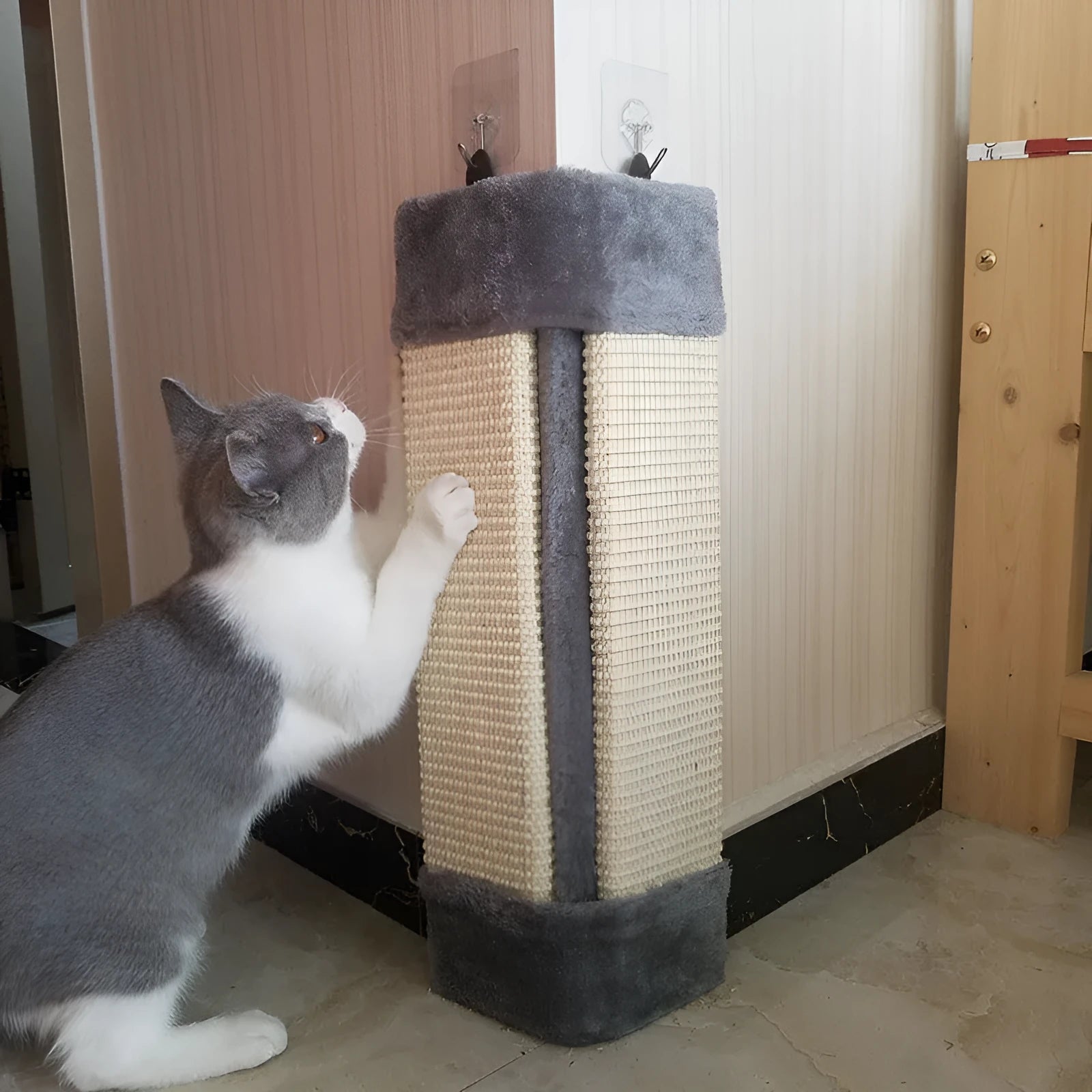 Foldable cat scratcher board in beige made with natural white sisal rope and E1 high-density board, size 50x23x2.5cm