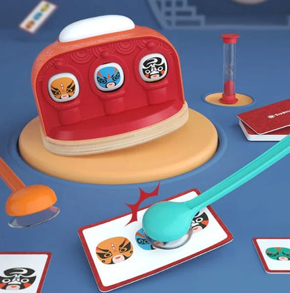 Kids playing Face-changing Find Picture Game, enhancing concentration and logical thinking