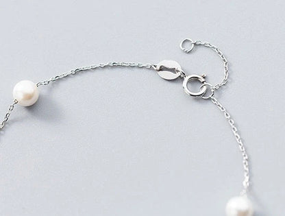 Adjustable synthetic pearl bracelet with 925 silver clasp, perfect for any wrist size