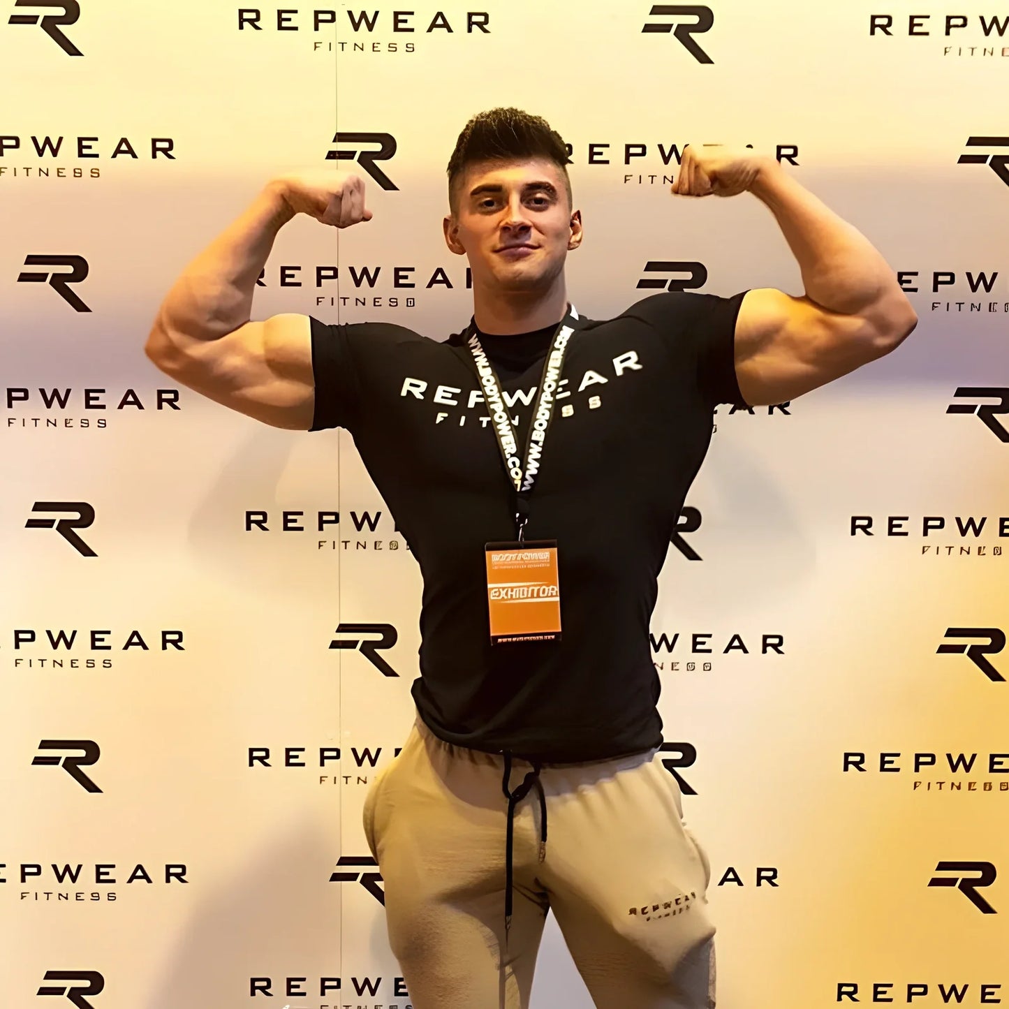 Slim-fit quick-drying stretch short-sleeve t-shirt in black with embossed letter prints, round neck, sizes M-XXL